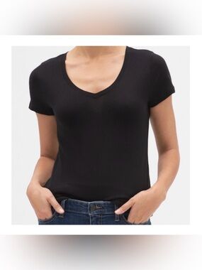GAP Black Favorite T V-Neck